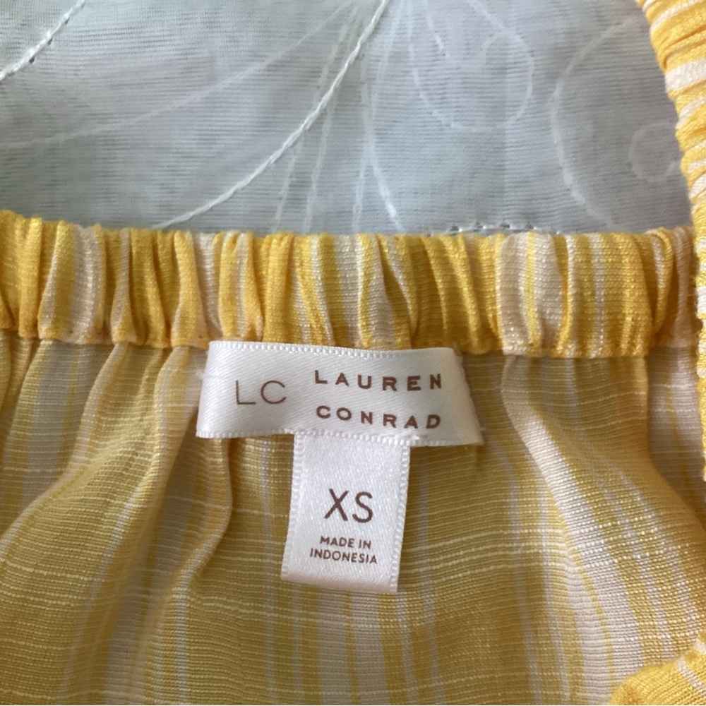 Women's LC Lauren Conrad Button-Front Puff-Sleeve Top XS - Picture 4 of 6